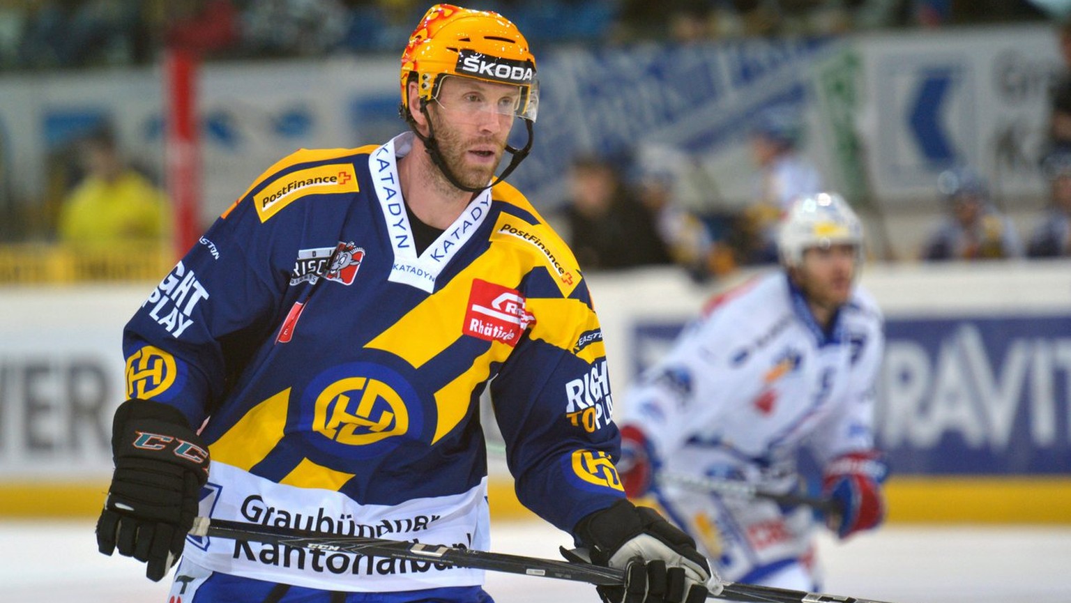 Der Davoser Joe Thornton (CAN) beim Eishockey Meisterschaftsspiel der National League A zwischen dem HC Davos und den ZSC Lions am Samstag, 5. Januar 2013, in der Vaillant-Arena in Davos. (KEYSTONE/Ju ...