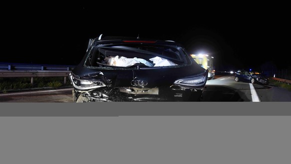 Eines der Unfallfahrzeuge nach dem Zusammenprall.