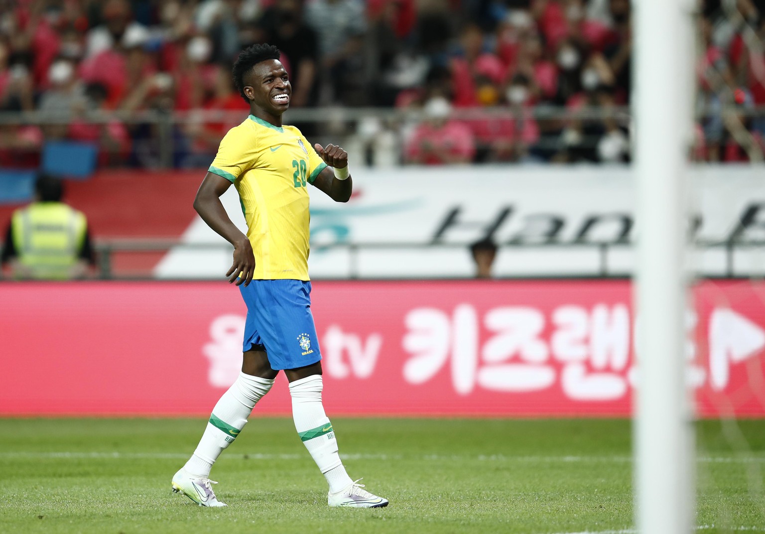 epa09991655 Vinicius Jr of Brazil reacts during the International friendly soccer match between South Korea and Brazil at Sangam World Stadium in Seoul, South Korea, 02 June 2022. EPA/JEON HEON-KYUN