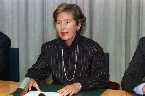 Am Montag, dem 12. Dezember 1988, gibt die ganz in schwarz gekleidete Bundesraetin Elisabeth Kopp in Bern ihren Ruecktritt per Ende Februar 1989 bekannt. Doch bereits am 12. Januar sah sich Kopp aufgr ...