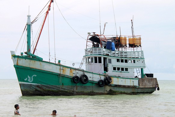 epa04743978 A picture made available on 12 May 2015 shows a traditional Thai style fishing boat which was used by Myanmar Rohingya refugees, stranded in Seunedon village of North Aceh, Sumatra, Indone ...