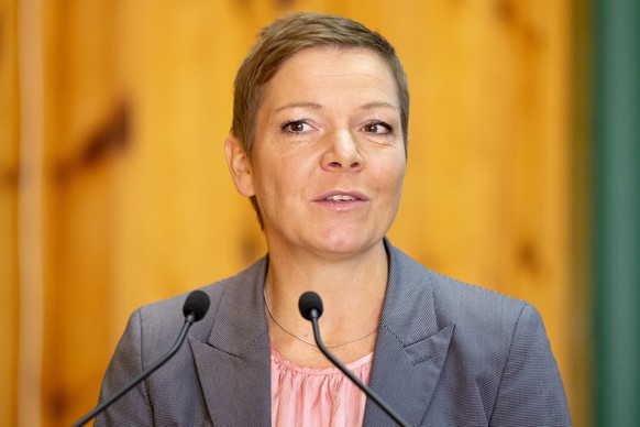 Antje Kanngiesser, CEO Alpiq, s&#039;exprime devant les media avant l&#039;inauguration de la centrale de pompage-turbinage de Nant de Drance, ce vendredi 9 septembre 2022 a Finhaut dans la vallee du  ...