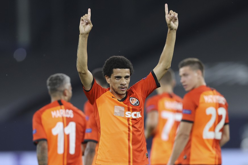 epa08597966 Taison of Shakhtar celebrates after scoring the 2-0 lead during the UEFA Europa League quarter final match between Shakhtar Donetsk and FC Basel in Gelsenkirchen, Germany, 11 August 2020.  ...