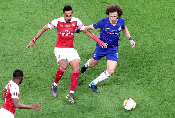 epa07610959 Pierre-Emerick Aubameyang (L) of Arsenal and David Luiz of Chelsea in action during the UEFA Europa League final between Chelsea FC and Arsenal FC at the Olympic Stadium in Baku, Azerbaija ...
