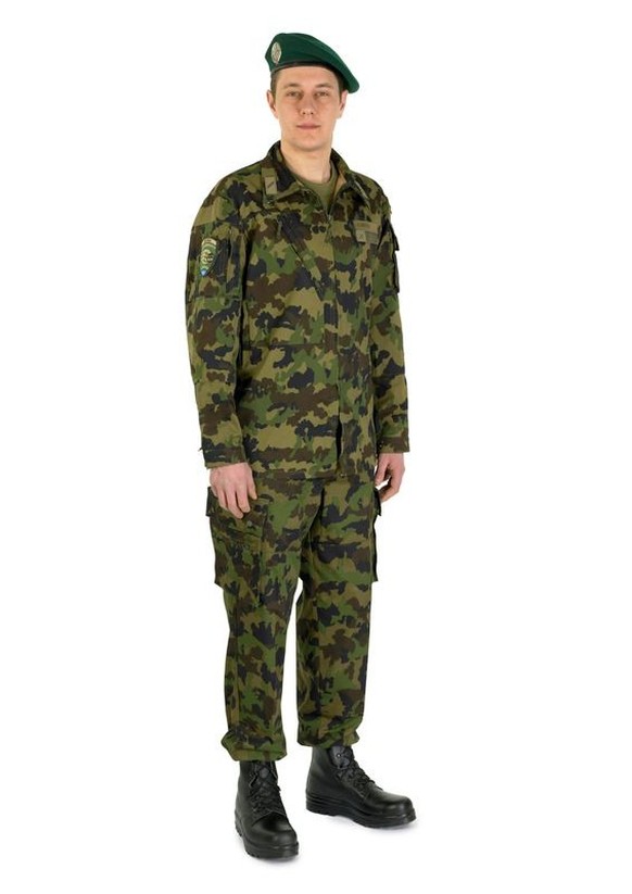 Tenue B gemäss Reglement 51.009, Bekleidung und Packungen