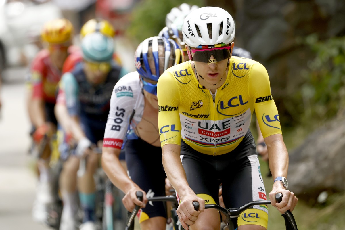 epa13132130 Yellow Jersey overall leader Slovenian cyclist Tadej Pogacar (front) of UAE Team Emirates XRG in action during Stage 20 of the Tour de France, a 170.9 km route from Le Bourg d'Oisans  ...