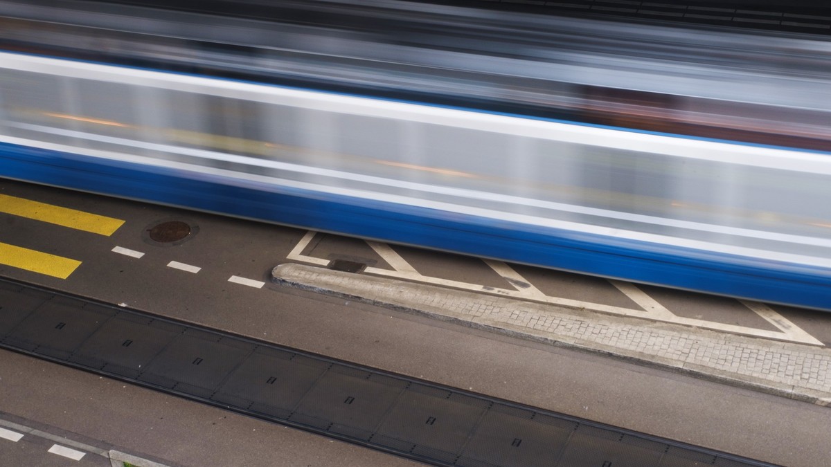 Rentnerin-kommt-in-Z-rich-unter-Tram-und-stirbt
