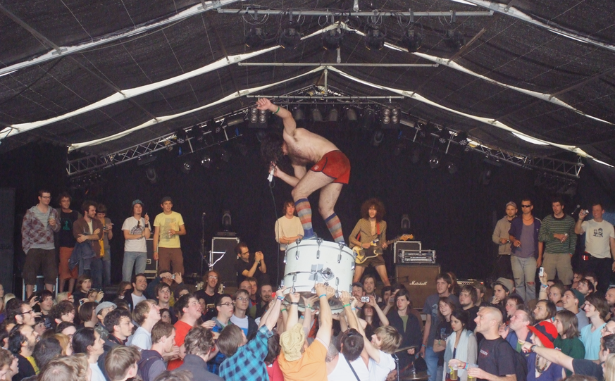 Kilbi von Nahem. Wie die Künstler, so die Crowd. Monotronix vor acht Jahren an der Kilbi.&nbsp;