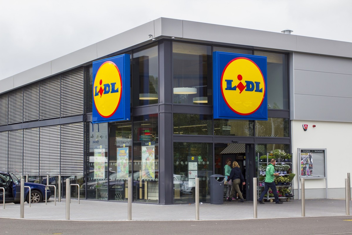 The modern LIDL store front entrance in Magherafelt Northern Ire, 11 Sseptember 2018 The modern LIDL store front and entrance entrance in Magherafelt Northern Ireland withe the distinctive LIDL tradem ...