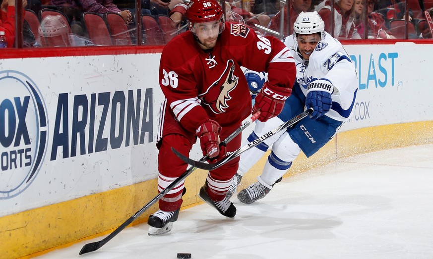 Mark Arcobello (links) absolvierte letzte Saison 27 NHL-Spiele für die Arizona Coyotes.