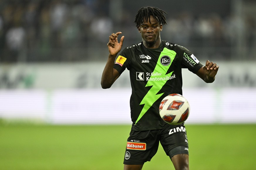 St. Gallens Daouda Guindo im Fussball Super League Spiel zwischen dem FC St. Gallen und dem FC Luzern, am Samstag, 13. August 2022, im Kybunpark in St. Gallen. (KEYSTONE/Gian Ehrenzeller)