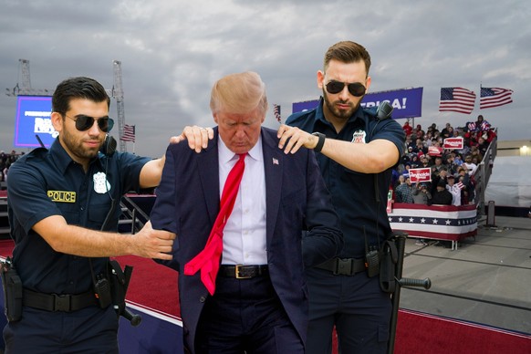 Trump wird verhaftet. Bildmontage