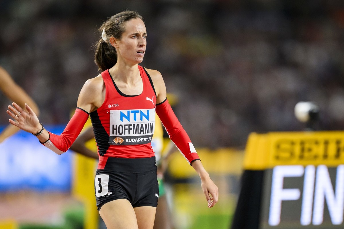Lore Hoffmann of Switzerland in action during the women's 800 meters semi-final of the World Athletics Championships at the National Athletics Centre, in Budapest, Hungary, Friday, August 25, 202 ...