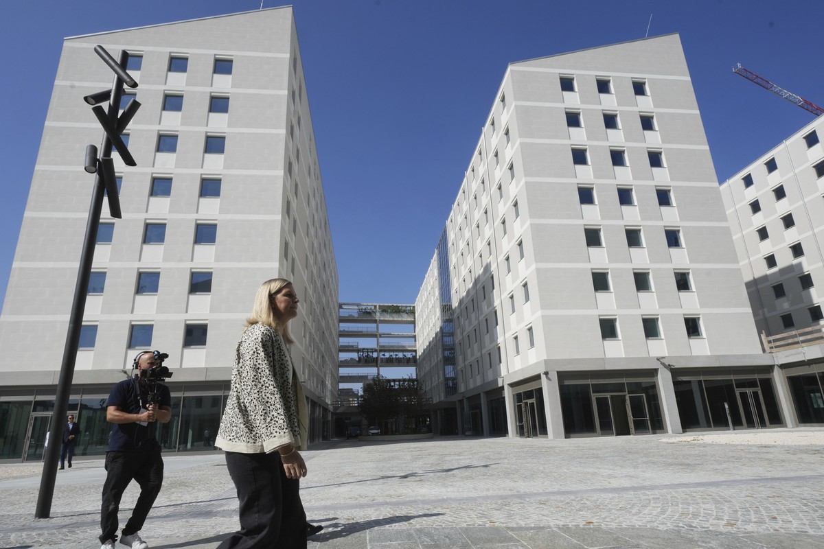 Executive Board and the IOC President Kirsty Coventry visits the Olympic and Paralympic Village in Milan, Italy, Thursday, Sept. 18, 2025. (AP Photo/Antonio Calanni)
Italy 2026 Milan Cortina Winter Ol ...