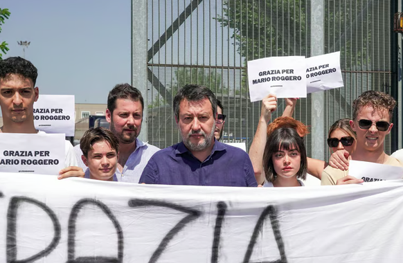 Matteo Salvini besuchte Mario Roggero im Gefängnis von Bollate in der Nähe von Mailand.