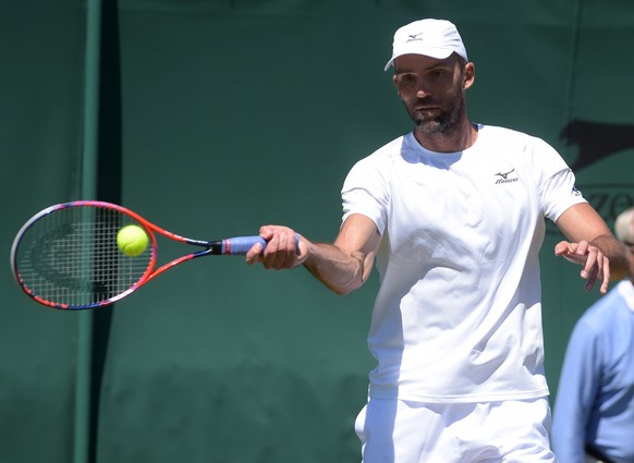 epa06857931 Ivo Karlovic of Croatia returns to Milkhail Youzhny of Russia during his first round match during the Wimbledon Championships at the All England Lawn Tennis Club, in London, Britain, 02 Ju ...