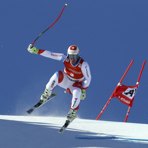 Switzerland&#039;s Beat Feuz competes in an alpine ski, men&#039;s World Cup Super G race, in Kitzbuehel, Austria, Friday, Jan. 20, 2017. (AP Photo/Alessandro Trovati)