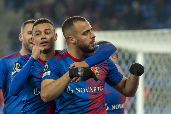 epa09632803 Basel&#039;s Arthur Cabral (R) celebrates with teammate Dan Ndoye (L) after scoring the 3-0 lead during the UEFA Europa Conference League group H soccer match between FC Basel 1893 and Qar ...