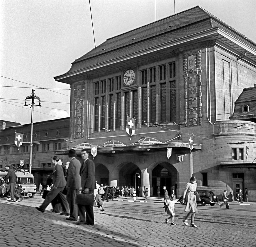 SCHWEIZ BAHNHOF LAUSANNE 1944
Der Haupteingang des Bahnhofs in Lausanne, aufgenommen am 25. Juni 1944. (KEYSTONE/PHOTOPRESS-ARCHIV/Str)