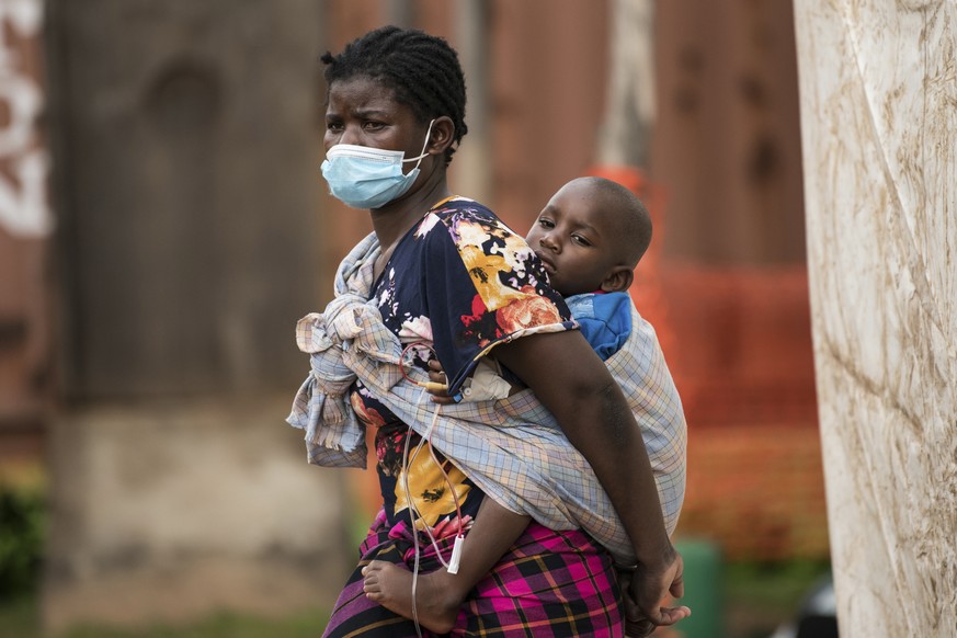 A woman carries her son, who has cholera, at Bwaila Hospital in Lilongwe central Malawi, Wednesday, Jan. 11, 2023. Malawi&#039;s health minister says the country&#039;s worst cholera outbreak in two d ...