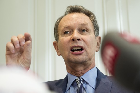 FDP-Parteipraesident Philipp Mueller spricht ueber seinen Ruecktritt als FDP-Parteipraesident, waehrend einer Medienkonferenz, am Dienstag, 15. Dezember 2015 in Bern. (KEYSTONE/Marcel Bieri)