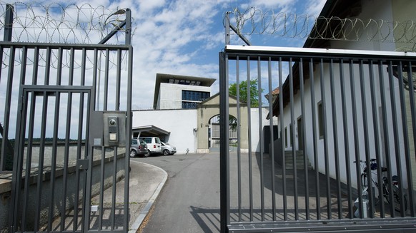 ZUR EXTERNEN UNTERSUCHUNG GEGEN DIE LEITUNG DER STRAFANSTALT THORBERG STELLEN WIR IHNEN FOLGENDES THEMENBILD ZUR VERFUEGUNG - Der Haupteingang der Strafanstalt Thorberg am Mittwoch, 6. Juli 2011 auf d ...