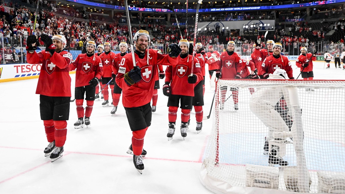 PRAGUE, CZECH REPUBLIC - MAY 25: Swiss players salute the fans during the 2024 IIHF Ice hockey, Eishockey World Championship, WM, Weltmeisterschaft Czechia Semifinal match between Canada and Switzerla ...