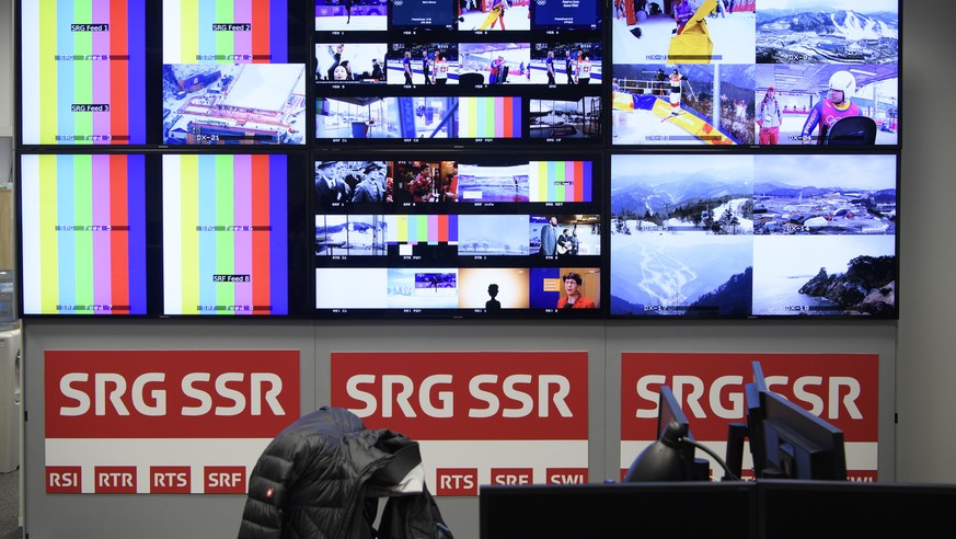 ARCHIVBILD ZUM STELLENABBAU BEI SRF --- Screens of Swiss broadcaster SRG SSR are pictured during a media visit of the International Broadcasting Center (IBC) the day of the opening of the XXIII Winter ...