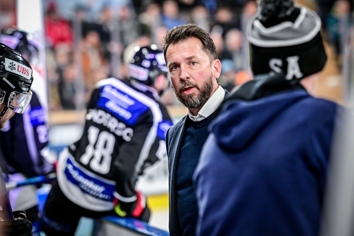Fribourg's coach Lars Leuenberger, during the game between Switzerland's Fribourg-Gotteron and the Czech HC Pardubice, at the 96th Spengler Cup ice hockey tournament in Davos, Switzerland, o ...