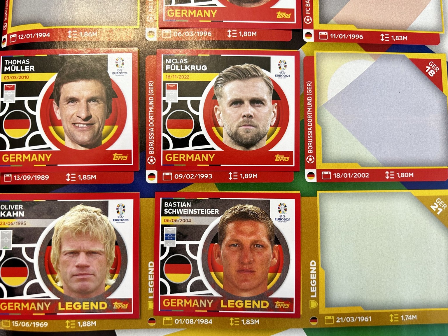 Diese Dinge nerven uns am neuen Topps-Sammelalbum zur UEFA Europameisterschaft 2024 in Deutschland. Hier das Beispiel der deutschen Legende, weil Kroos, Wirtz und Neuer fehlen.