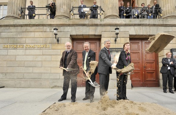 Seit dem Spatenstich vor sieben Jahren eine Baustelle: Die Berliner Staatsoper Unter den Linden.