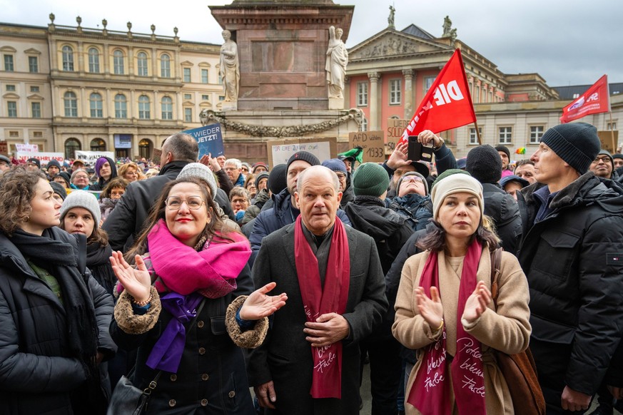 Politik Kunst Kultur Reisen Architekur Religion 14.01.2024 Potsdam Landeshauptstadt Alter Markt Nikolaikirche Potsdam Wehrt sich - gegen Rechtsextremismus und Umsturzpl