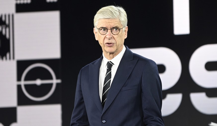 epa08890349 Former Arsenal manager Arsene Wenger (C) speaks to host Ruud Gullit during the Best FIFA Football Awards virtual TV show broadcast from the FIFA headquarters in Zurich, Switzerland, 17 Dec ...