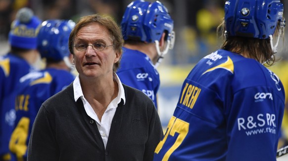 Davos Cheftrainer Arno Del Curto, beim Eishockey-Qualifikationsspiel der National League A zwischen dem HC Davos und dem SC Bern, am Freitag, 3. November 2017, in der Vaillant Arena in Davos. (KEYSTON ...