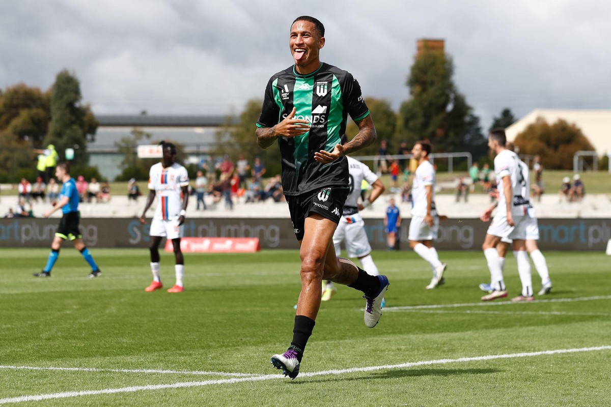 Léo Lacroix vit sa «best life», sur et en dehors du terrain.