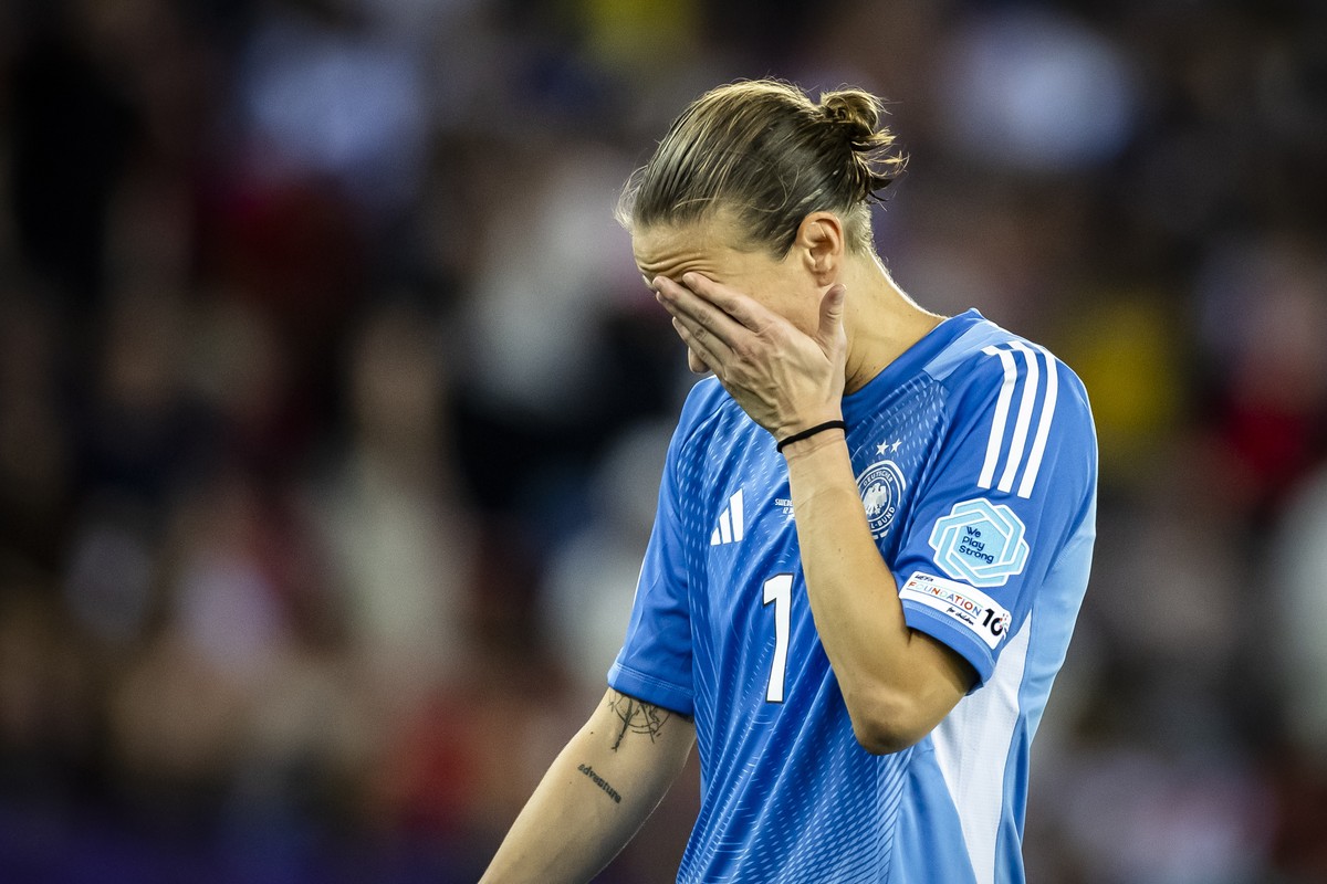 epa12234630 Germany's goalkeeper Ann-Katrin Berger reacts during the UEFA Women's EURO 2025 Group C soccer match between Sweden and Germany, in Zurich, Switzerland, 12 July 2025. EPA/MICHAEL ...