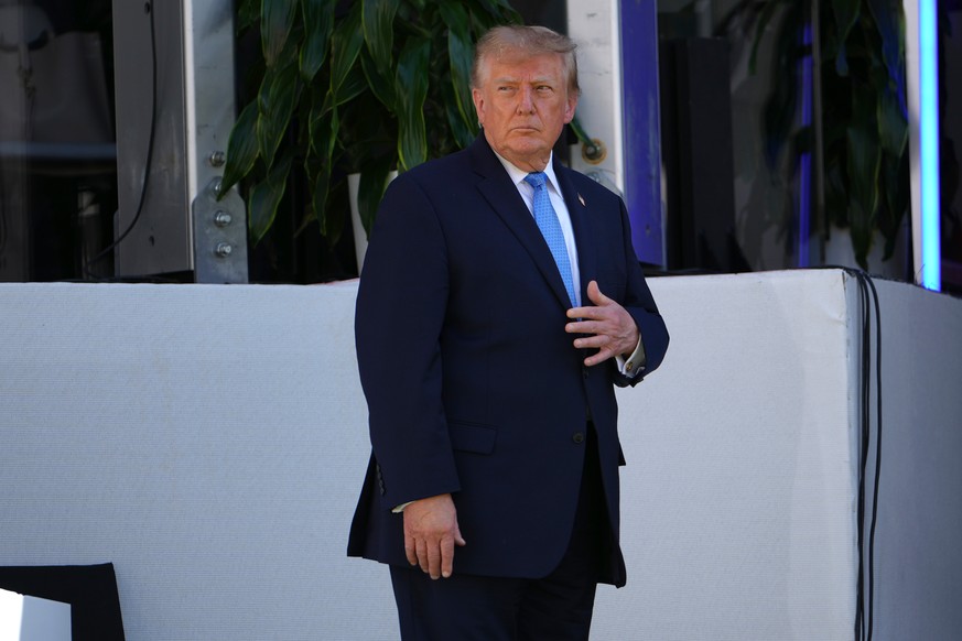 President Donald Trump attends the Presidents Cup golf tournament at Medinah Country Club, Sunday, Sept. 27, 2026, in Medinah, Ill. (AP Photo/Julia Demaree Nikhinson)
Trump