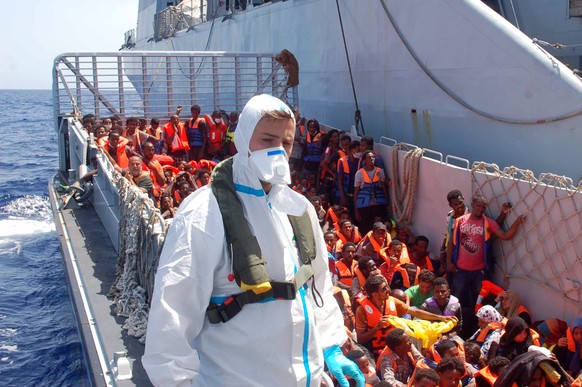 Die italienische Marine rettete im August Hunderte in Seenot geratene Flüchtlinge.&nbsp;