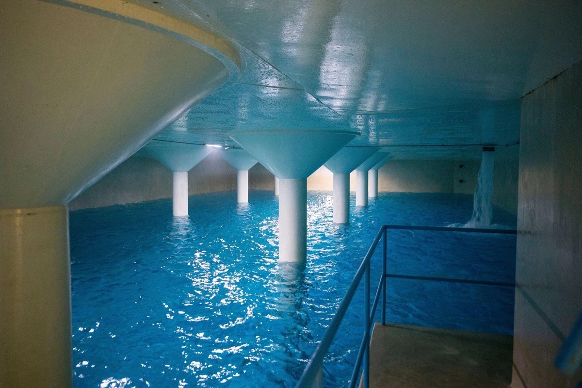 Les communes suisses stockent l'eau dans ce type de réservoir. Ici, le plus grand réservoir d'eau du canton de Zoug.