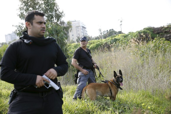 4. Januar: Die Polizei von Tel Aviv sucht nach dem Täter.