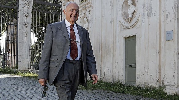 epa06767703 A picture made available on 27 May 2018 shows Italian economist Paolo Savona as he takes a walk in Villa Borghese public park in Rome, Italy, 25 May 2018. Italian President Sergio Mattarel ...