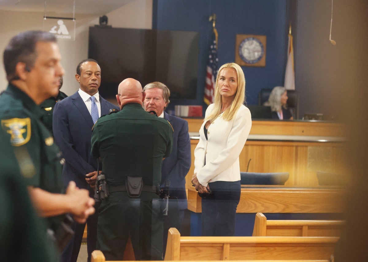 US golfer Tiger Woods (2L) appears joined by Vanessa Trump (R) in County Judge Darren Steele�s courtroom for a plea hearing from an arrest in March at the Martin County Courthouse in Stuart, Florida i ...