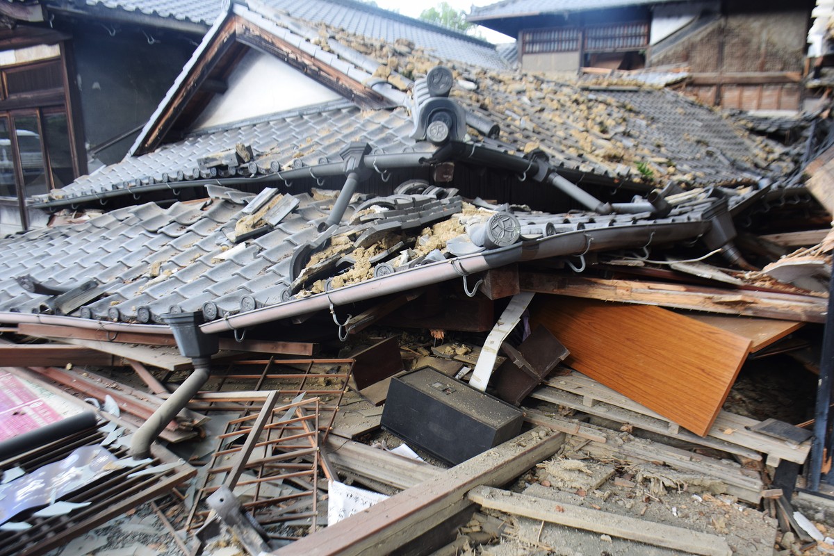 epa13138571 A view of the Matsuhama-ken, a nationally designated scenic spot, which collapsed following a powerful earthquake in Yatsushiro City, Kumamoto Prefecture, Japan, 29 July 2026. At least 13  ...