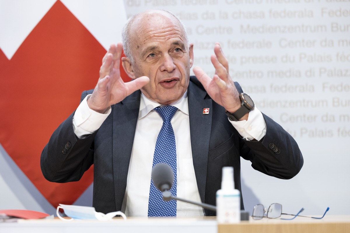 Bundesrat Ueli Maurer spricht waehrend einer Medienkonferenz des Bundesrates im Hinblick auf die Volksabstimmung vom 13. Februar 2022 ueber die "Aenderung des Bundesgesetzes ueber die Stempelabga ...