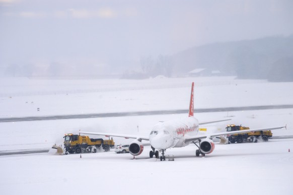 The fire brigade of Airport Security Services (SSA) rides a snowplow removing snow on the runway during a snowfall at the Geneva Airport, in Geneva, Switzerland, Thursday, March 1, 2018. (KEYSTONE/Mar ...