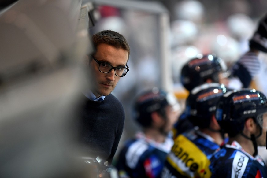 Ambri&#039;s head coach Luca Cereda during the preliminary round game of the National League Swiss Championship 2017/18 between HC Ambri-Piotta and HC Lugano, at the ice stadium Valascia in Ambri, Swi ...