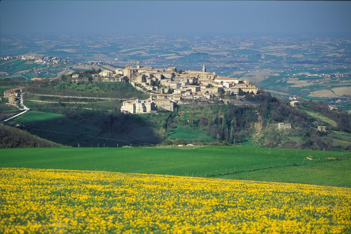 Marchehe Marches Italy Cingoli. Village.......... Marchehe Marches Italy Cingoli. Village view, Credit:Danilo G. Donadoni / Avalon PUBLICATIONxNOTxINxUKxFRAxUSA Copyright: xDaniloxG.xDonadonix/xAvalon ...