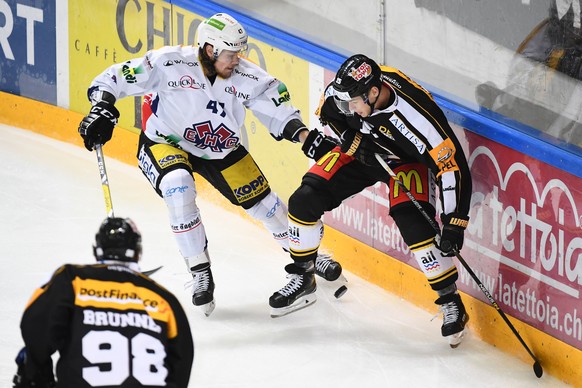 Biel&#039;s Marco Maurer, left, fights for the puck with Lugano’s Gregory Hofmann, right, during the preliminary round game of the National League A (NLA) Swiss Championship 2016/17 between HC Lugano  ...