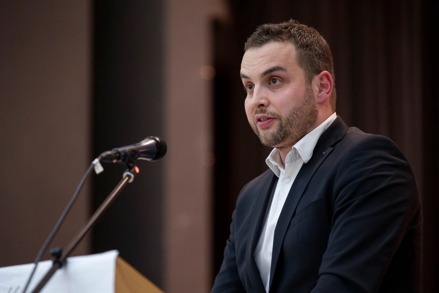 Manuel Kaspar ist Aargauer SVP-Grossrat sowie Geschäftsführer und Inhaber der Kaspar Elektro AG. Reinach, Aargau
via: https://www.aargauerzeitung.ch/aargau/kanton-aargau/firma-von-aargauer-svp-grossra ...
