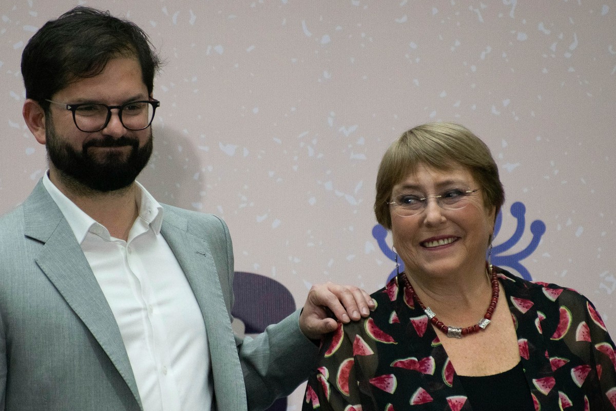 FILE - Chilean President Gabriel Boric, left, and former President Michelle Bachelet, attend a ceremony marking human rights month in Santiago, Chile, Dec. 12, 2022. (AP Photo/Matias Basualdo, File)
C ...